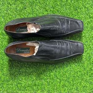 Dematos Men's Black Etched Cross Pattern Square Toe Loafers